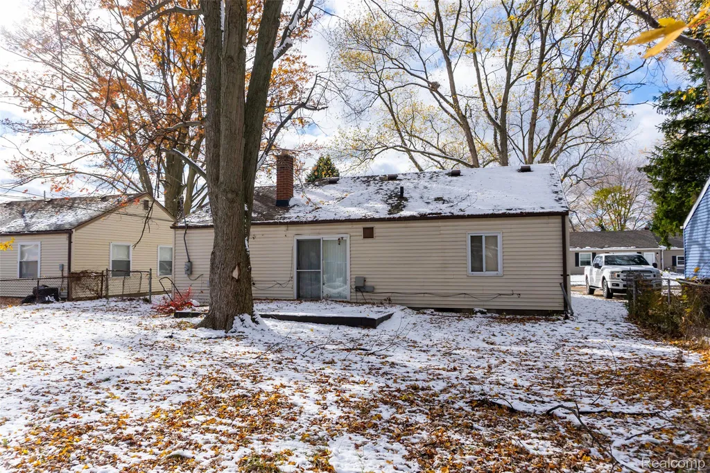 26750 Belanger Street Roseville City MI 48066