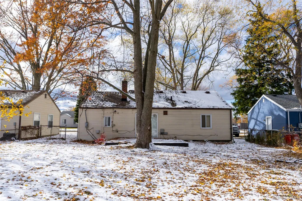 26750 Belanger Street Roseville City MI 48066
