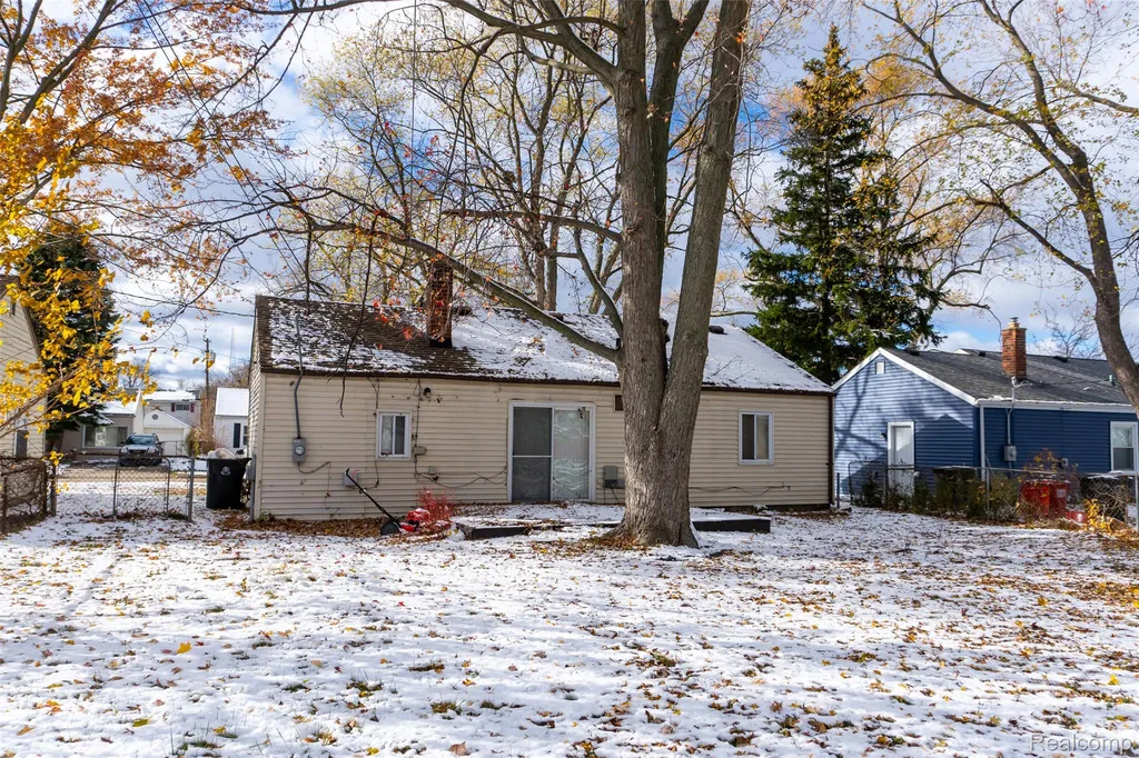 26750 Belanger Street Roseville City MI 48066
