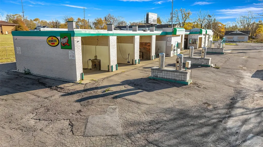 3422 Flushing Road Flint City MI 48504