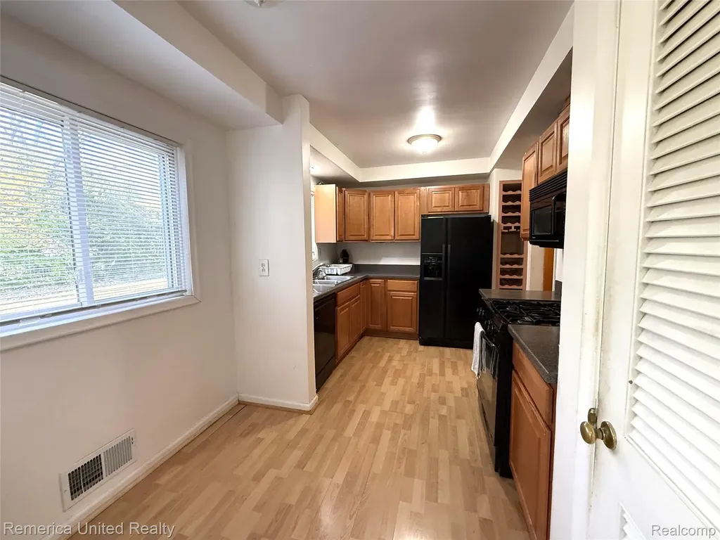 28231 Farmington Road Farmington Hills City MI 48334