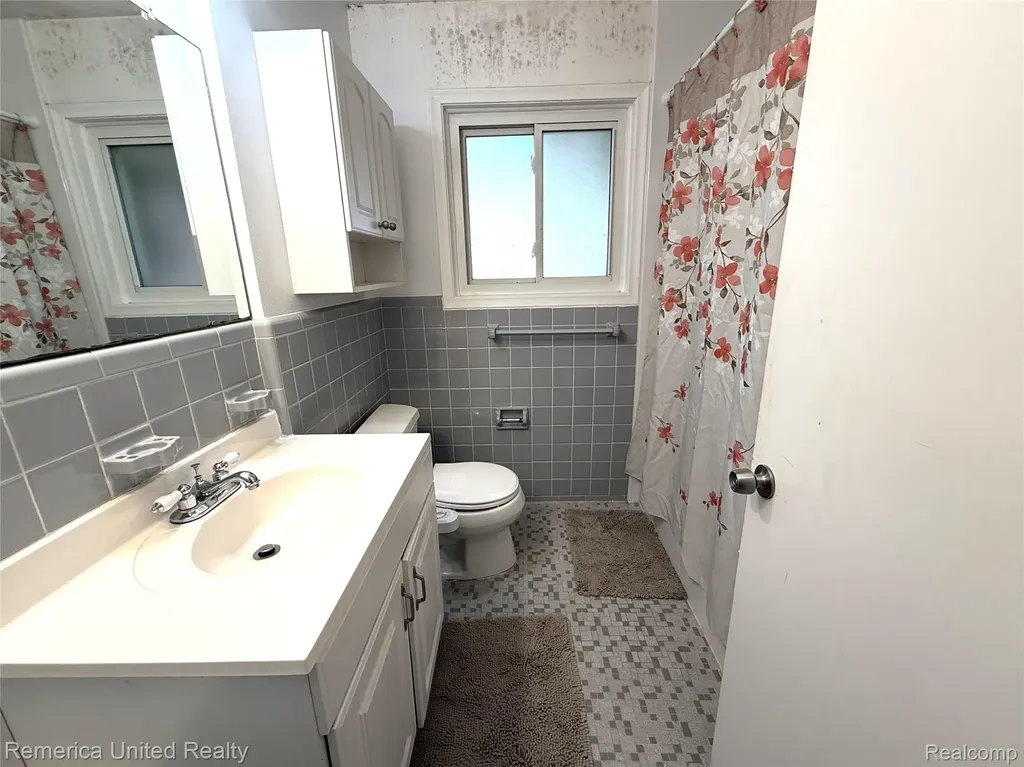 28231 Farmington Road Farmington Hills City MI 48334
