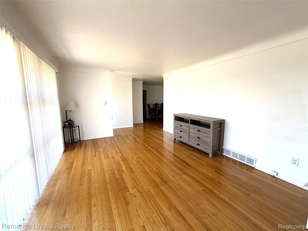 28231 Farmington Road Farmington Hills City MI 48334