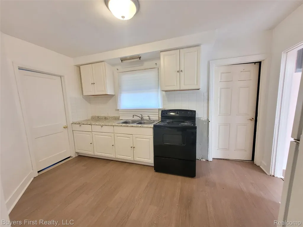 17674 Salem Street Detroit City MI 48219