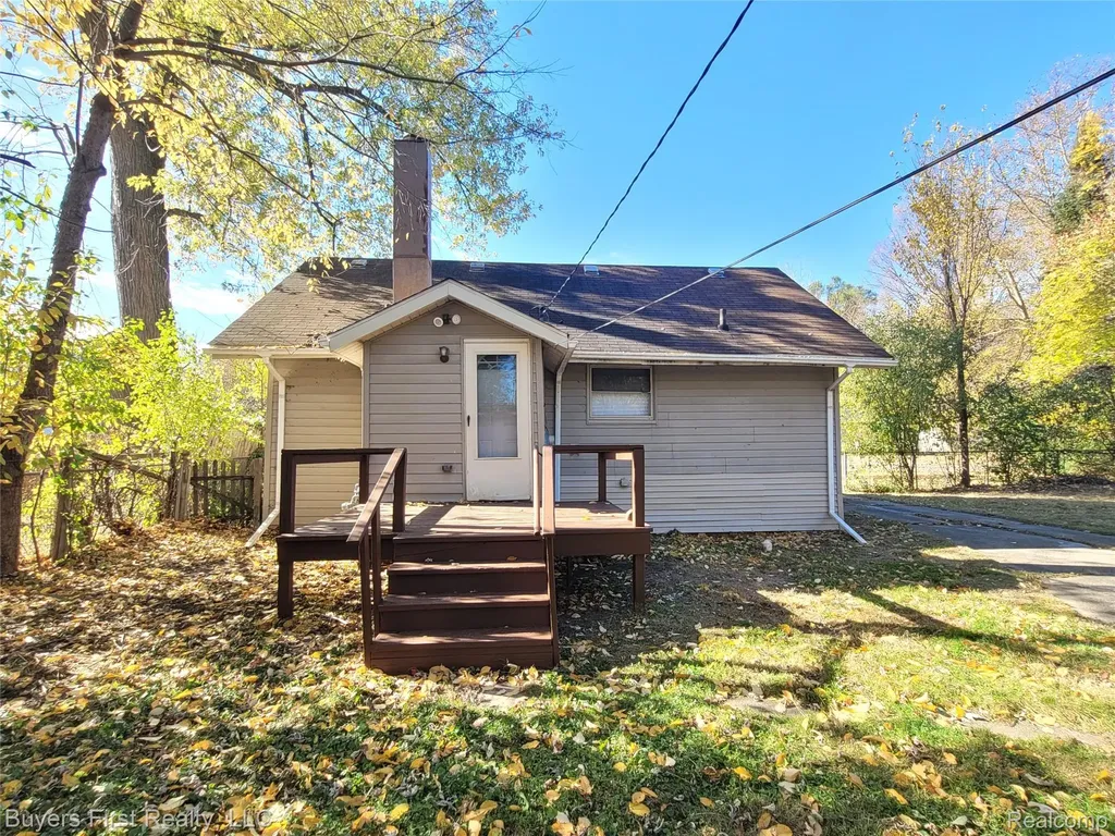 17674 Salem Street Detroit City MI 48219