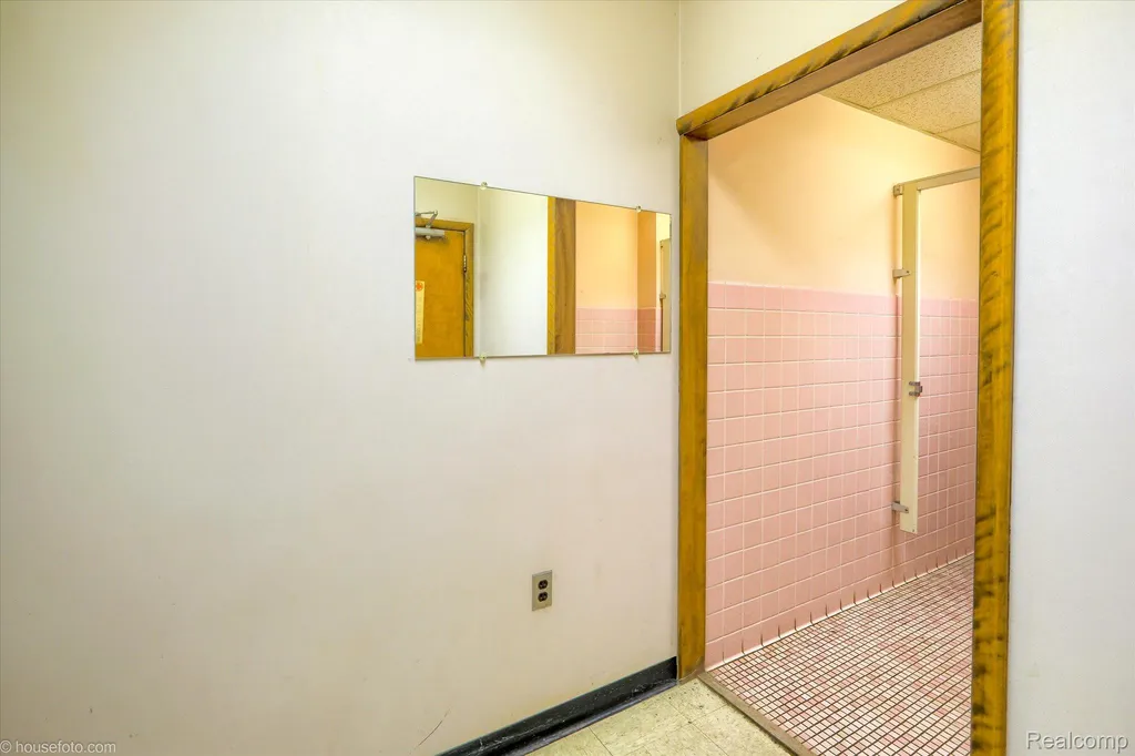 279 N Court Street Lapeer City MI 48446