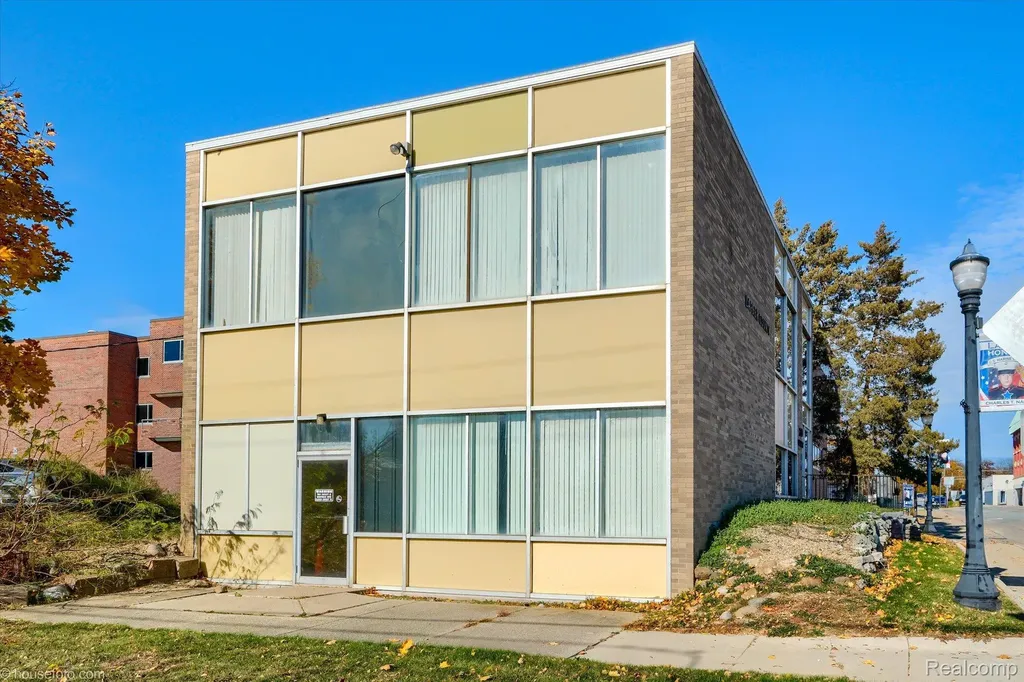 279 N Court Street Lapeer City MI 48446