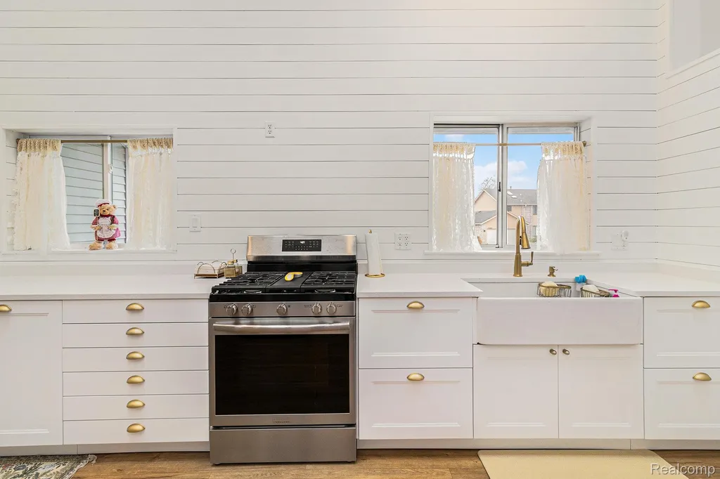 7408 Westbury Boulevard West Bloomfield Charter Township MI 48322