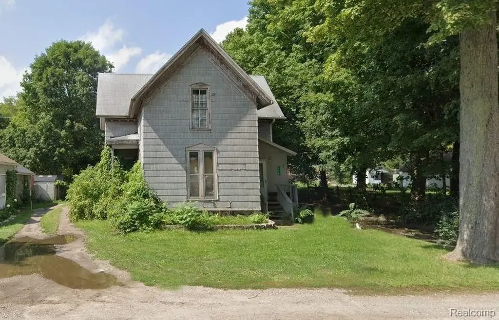 358 Broadway Springfield Charter Township MI 48350