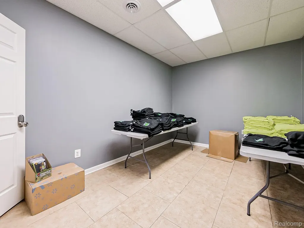 15735 Schaefer Detroit City MI 48227