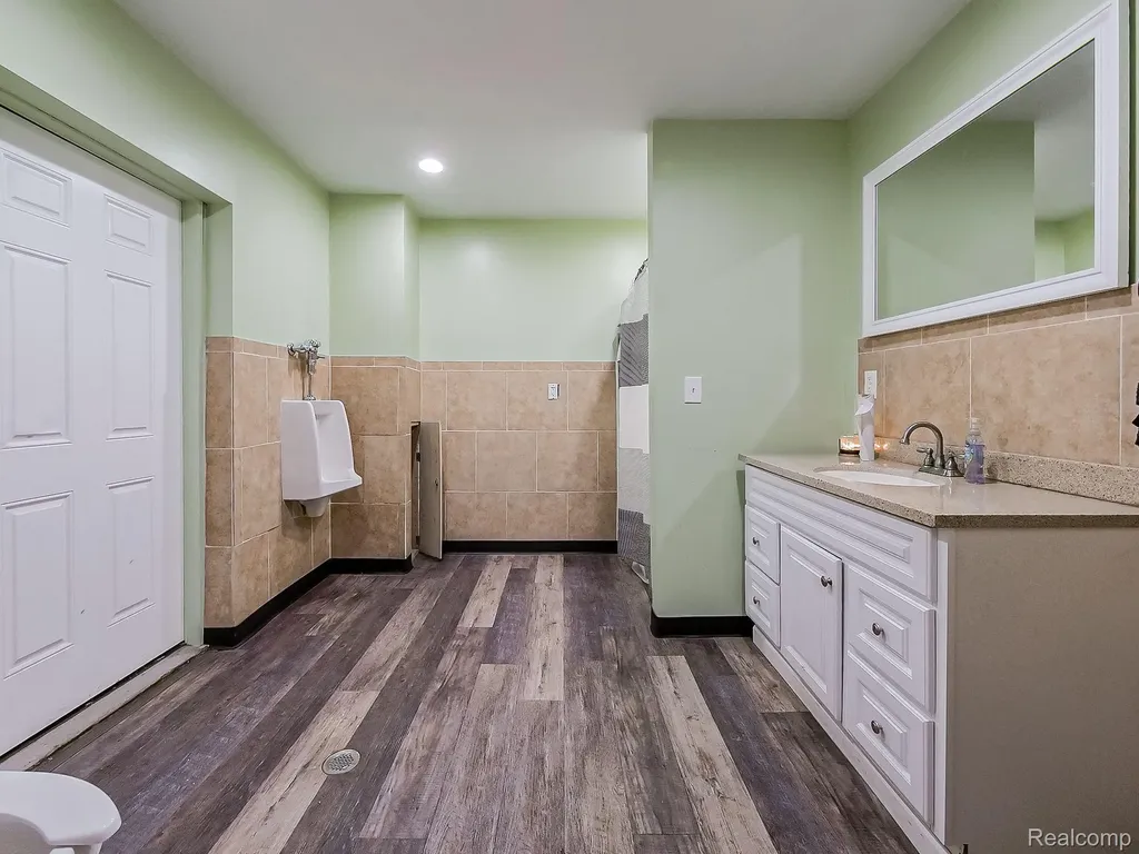15735 Schaefer Detroit City MI 48227