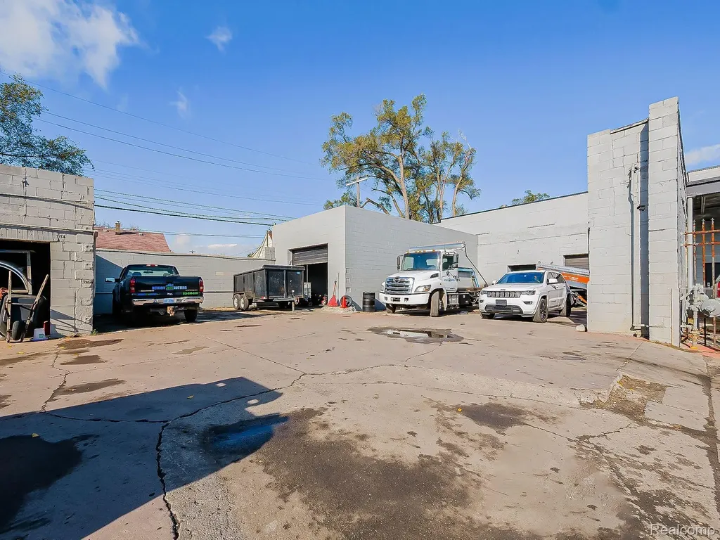 15735 Schaefer Detroit City MI 48227