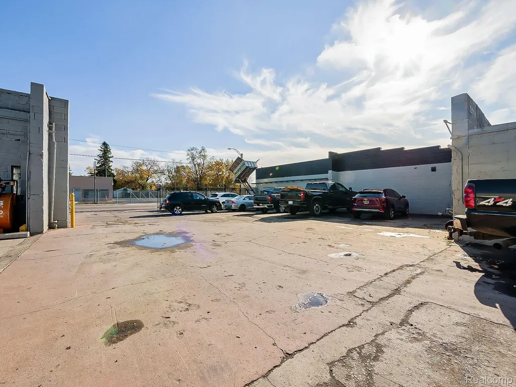 15735 Schaefer Detroit City MI 48227