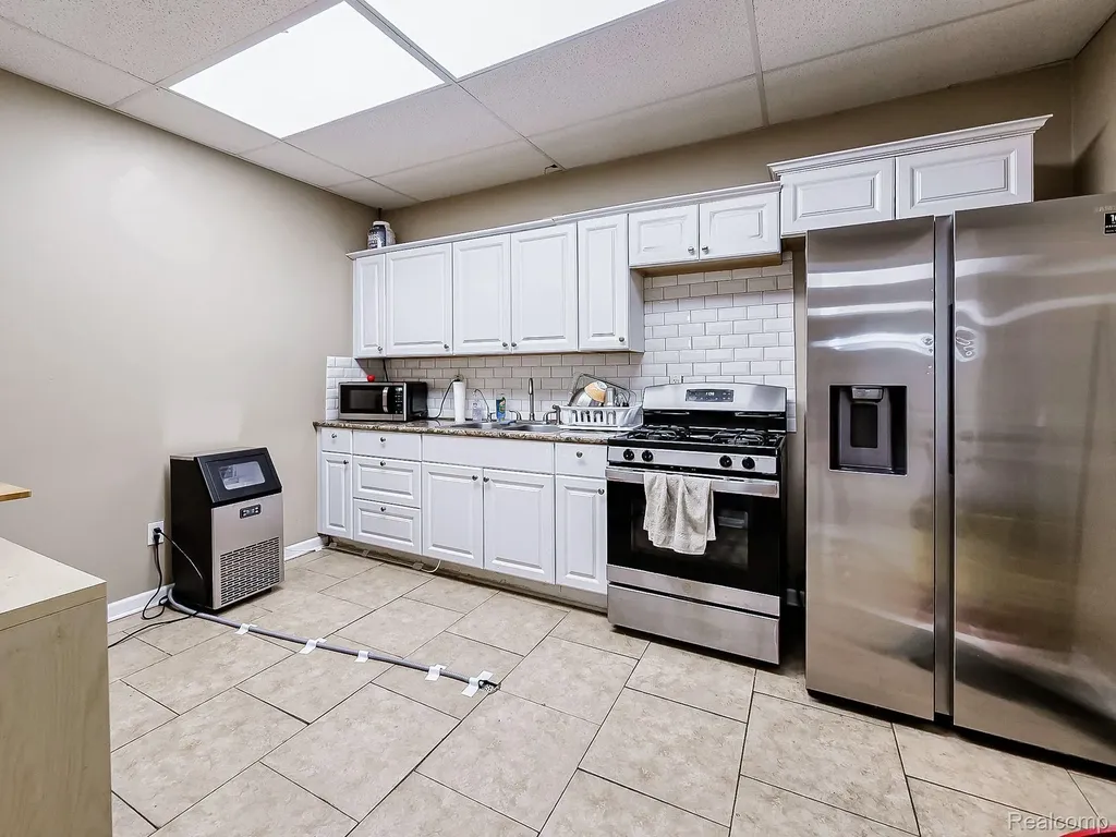 15735 Schaefer Detroit City MI 48227