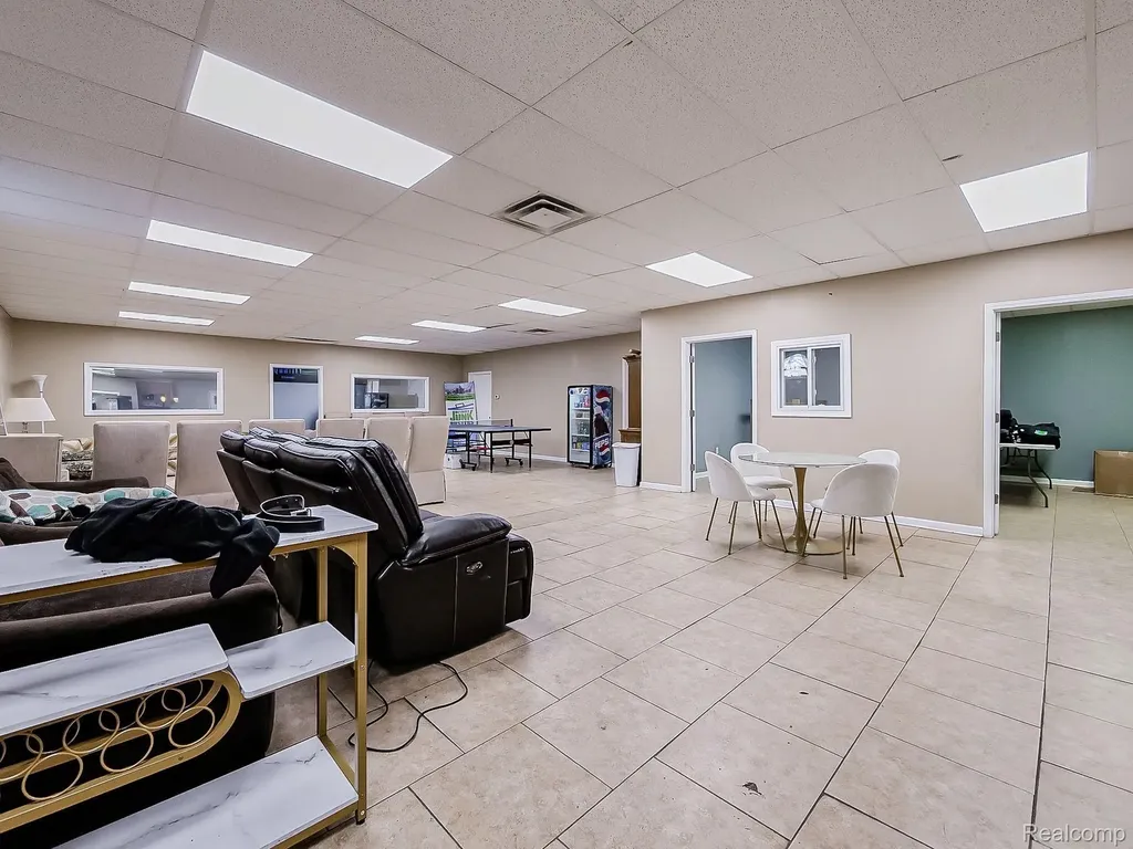 15735 Schaefer Detroit City MI 48227