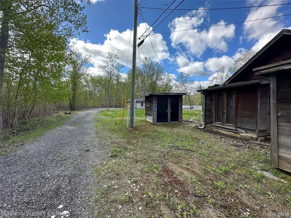12063 Kirby Lane Green Oak Township MI 48178
