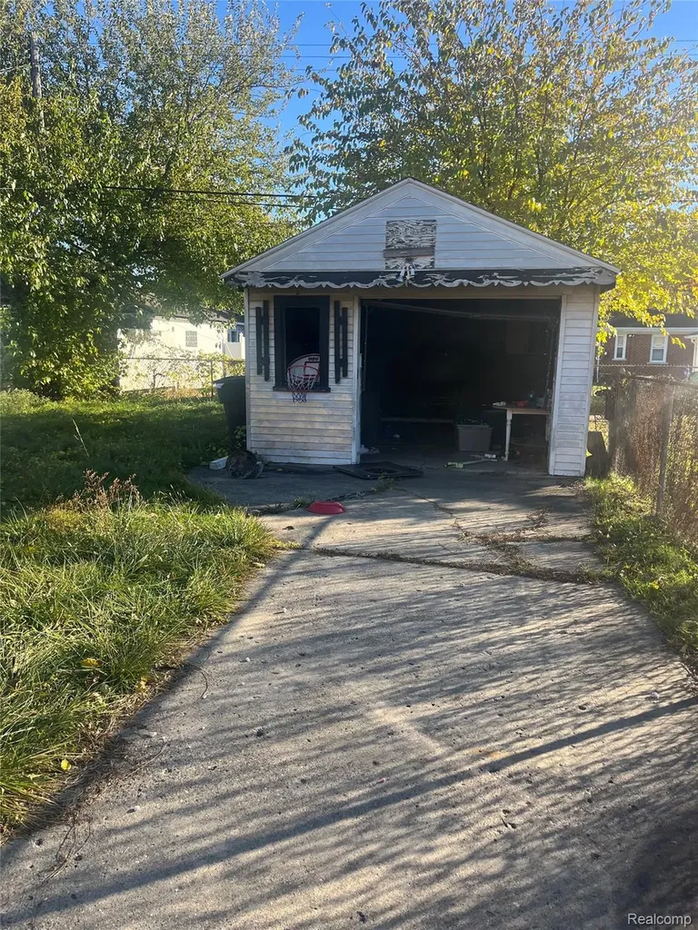 13882 Fairmount Drive Detroit City MI 48205