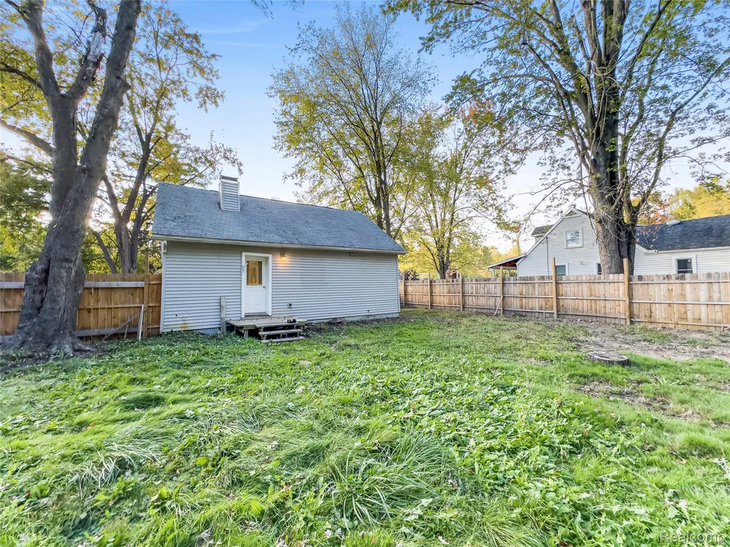 2372 Meadow Street Flushing City MI 48433