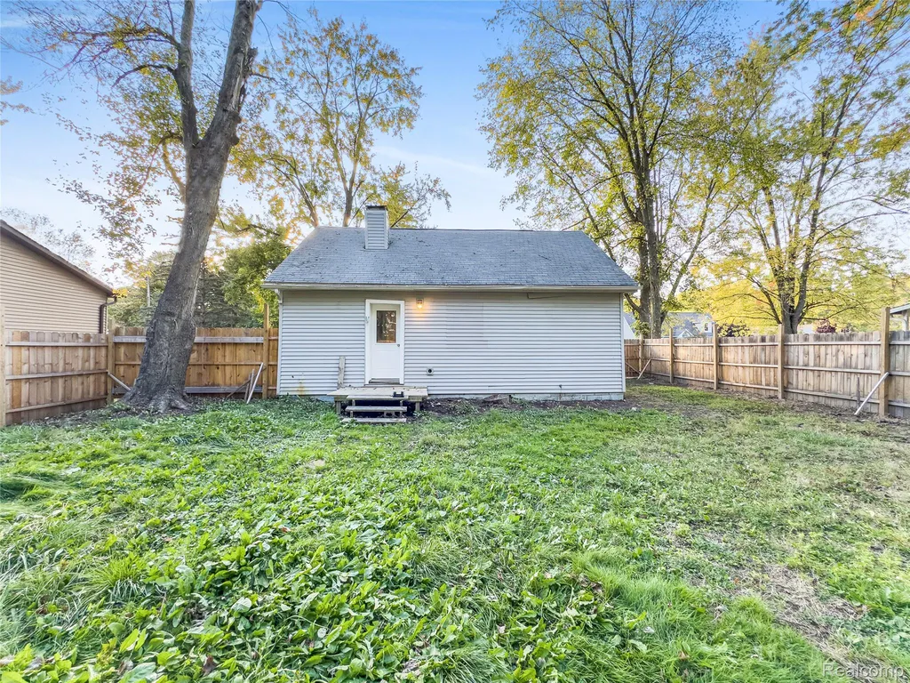 2372 Meadow Street Flushing City MI 48433