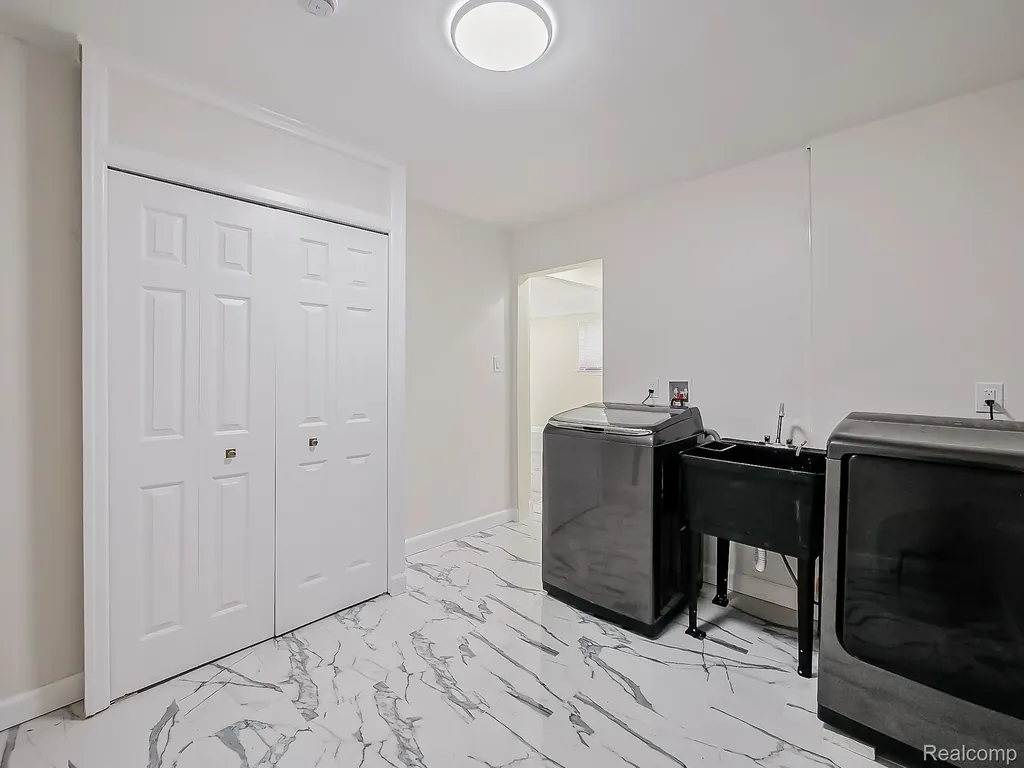 28405 Stuart Avenue Southfield City MI 48076