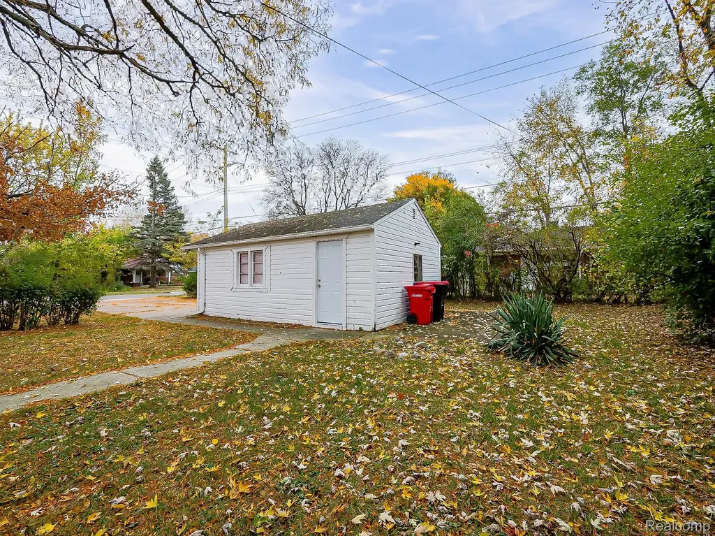 28405 Stuart Avenue Southfield City MI 48076