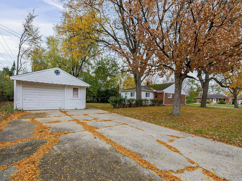 28405 Stuart Avenue Southfield City MI 48076