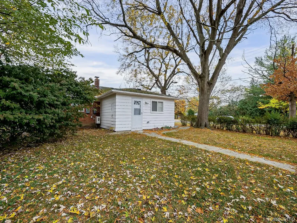 28405 Stuart Avenue Southfield City MI 48076