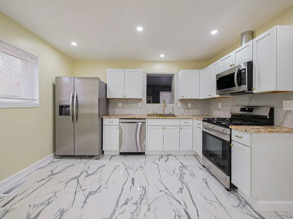 28405 Stuart Avenue Southfield City MI 48076