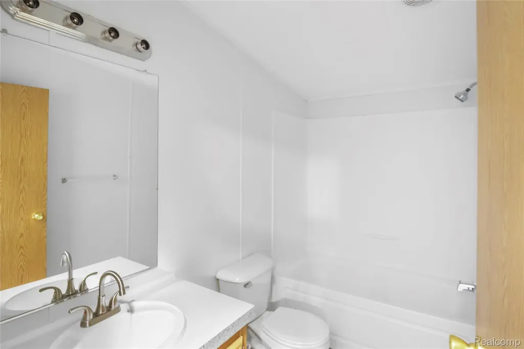 328 White Oak Lane Augusta Charter Township MI 48190