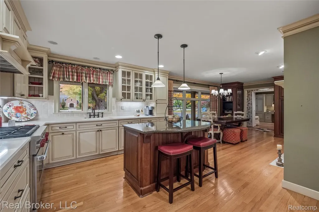 7357 W Greenwich Drive Bloomfield Hills City MI 48301