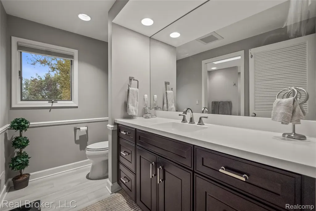 7357 W Greenwich Drive Bloomfield Hills City MI 48301