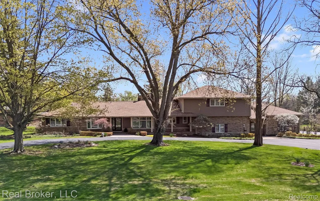 7357 W Greenwich Drive Bloomfield Hills City MI 48301