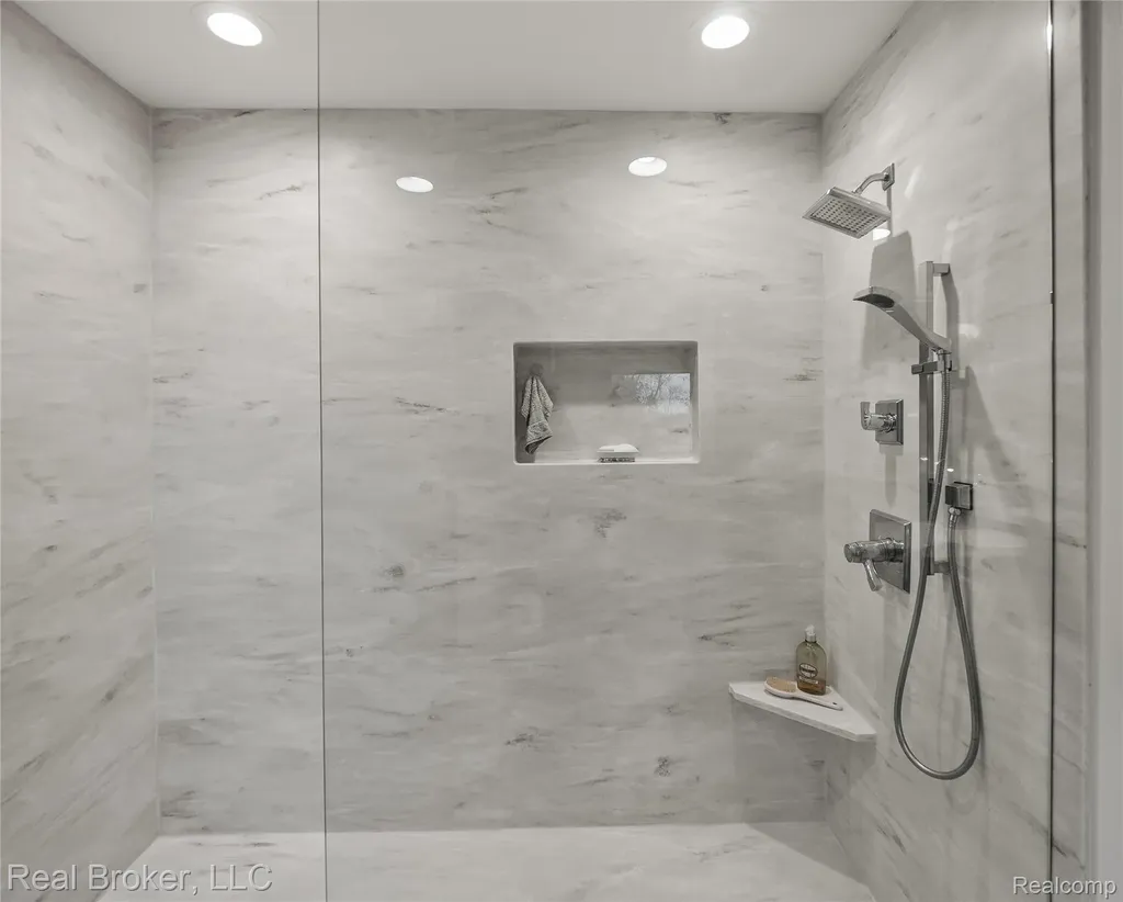 7357 W Greenwich Drive Bloomfield Hills City MI 48301