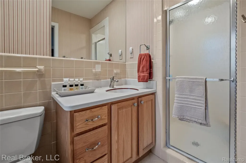 7357 W Greenwich Drive Bloomfield Hills City MI 48301