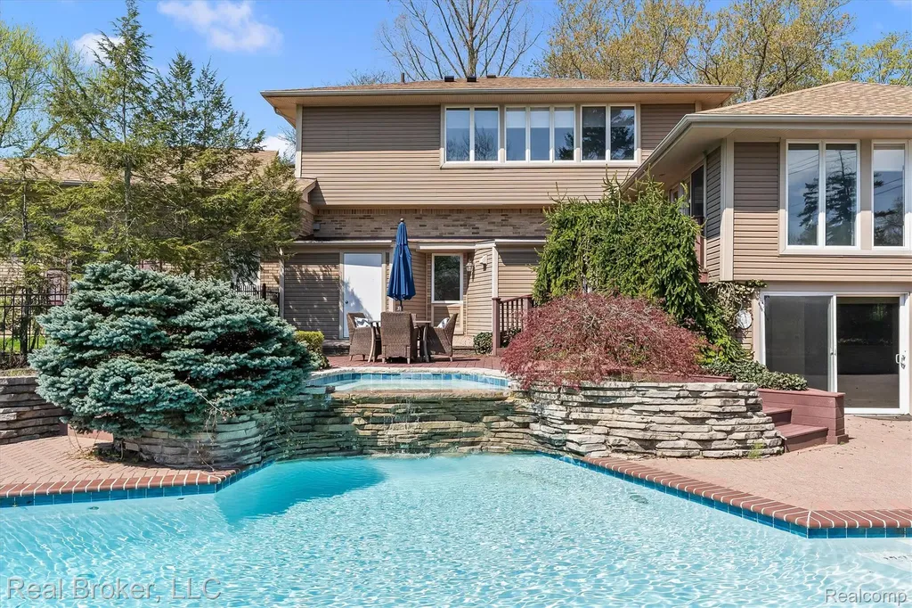 7357 W Greenwich Drive Bloomfield Hills City MI 48301
