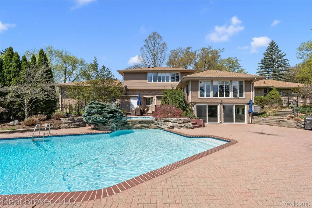 7357 W Greenwich Drive Bloomfield Hills City MI 48301