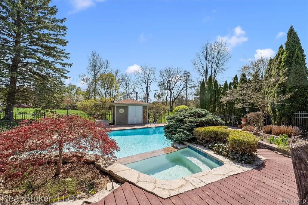 7357 W Greenwich Drive Bloomfield Hills City MI 48301
