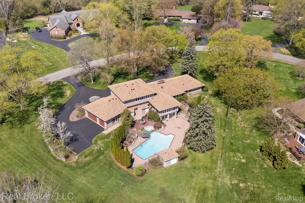 7357 W Greenwich Drive Bloomfield Hills City MI 48301