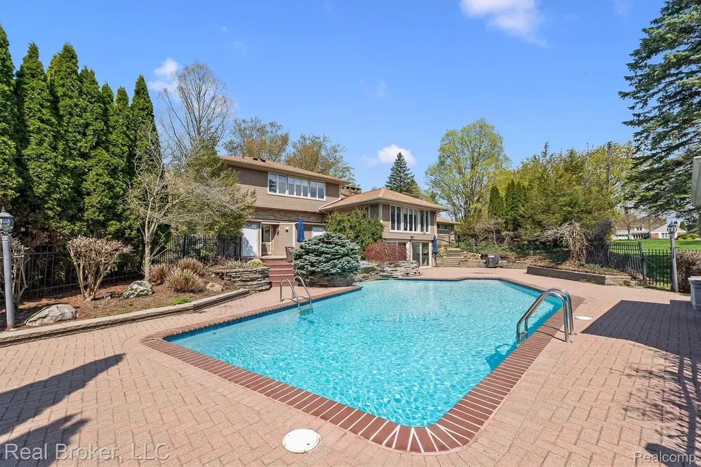7357 W Greenwich Drive Bloomfield Hills City MI 48301