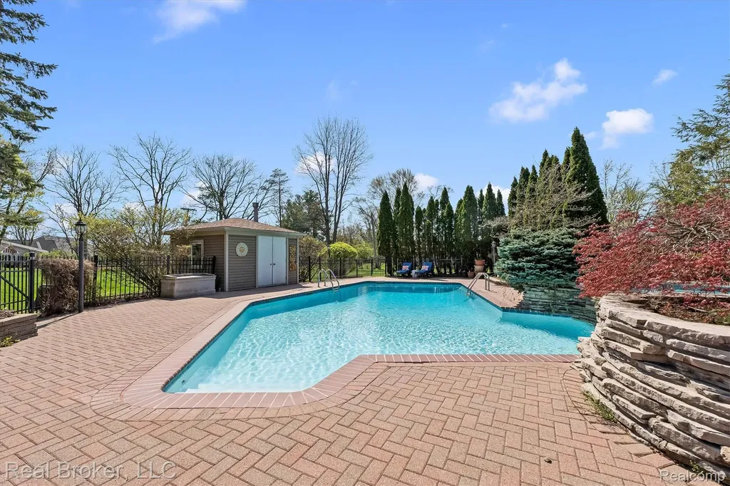 7357 W Greenwich Drive Bloomfield Hills City MI 48301