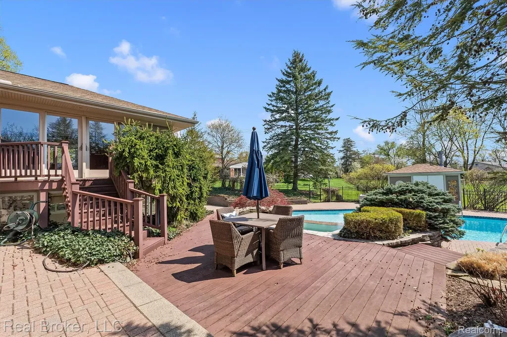 7357 W Greenwich Drive Bloomfield Hills City MI 48301