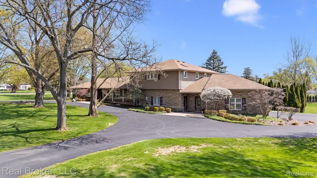7357 W Greenwich Drive Bloomfield Hills City MI 48301