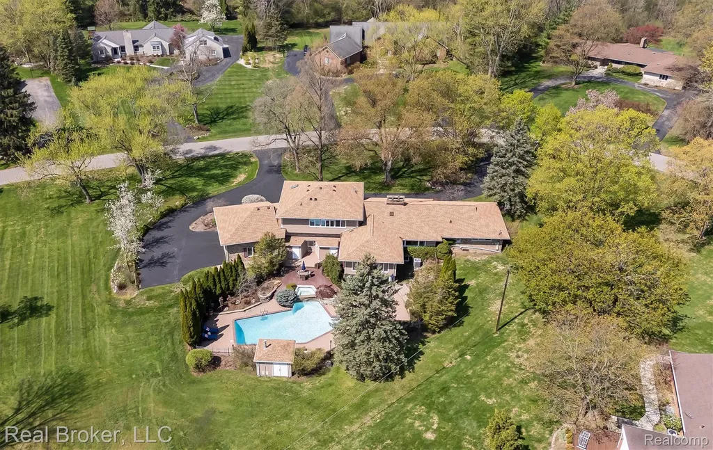 7357 W Greenwich Drive Bloomfield Hills City MI 48301