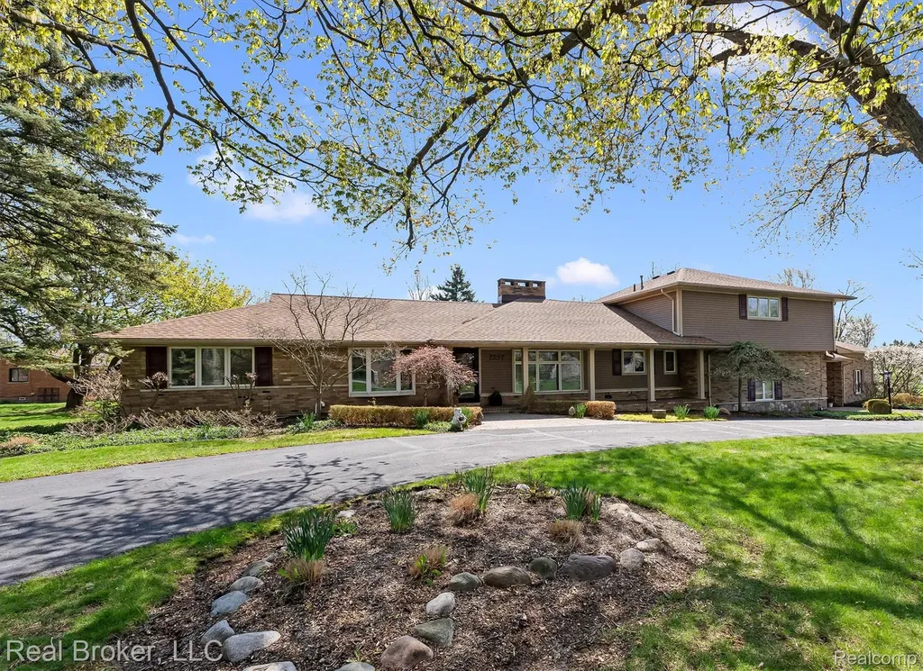 7357 W Greenwich Drive Bloomfield Hills City MI 48301