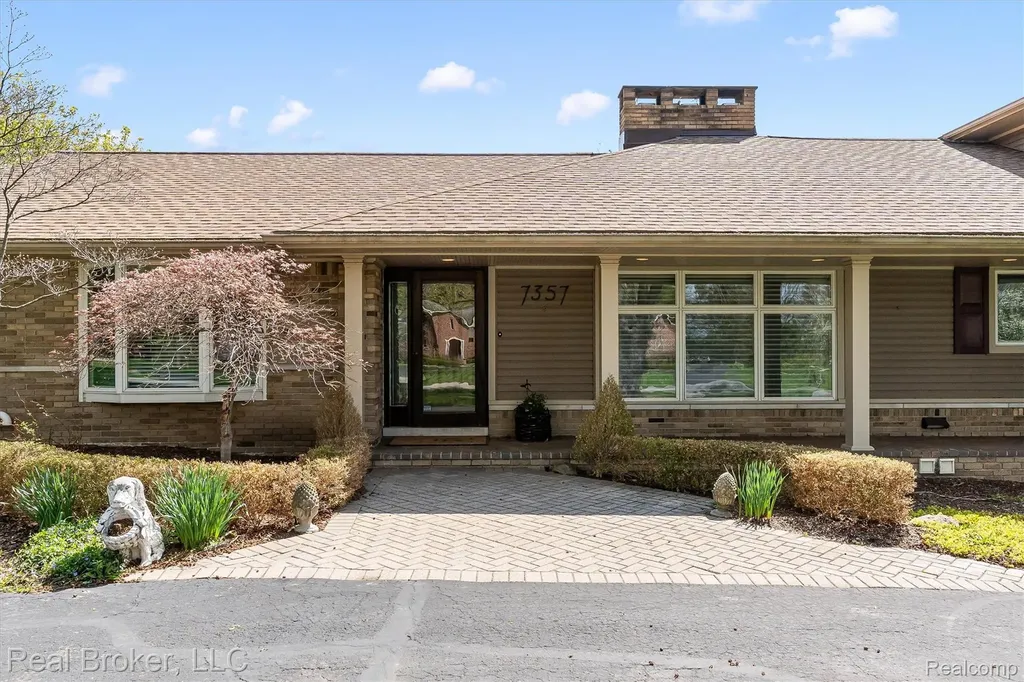7357 W Greenwich Drive Bloomfield Hills City MI 48301