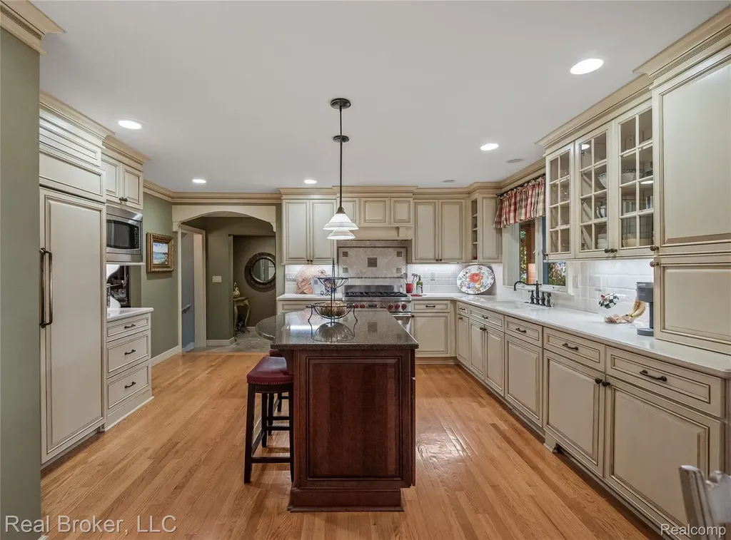 7357 W Greenwich Drive Bloomfield Hills City MI 48301