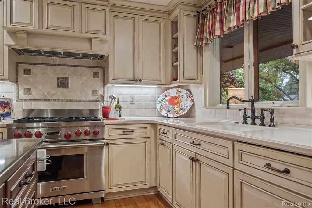 7357 W Greenwich Drive Bloomfield Hills City MI 48301
