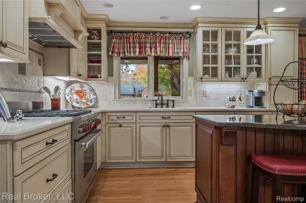 7357 W Greenwich Drive Bloomfield Hills City MI 48301