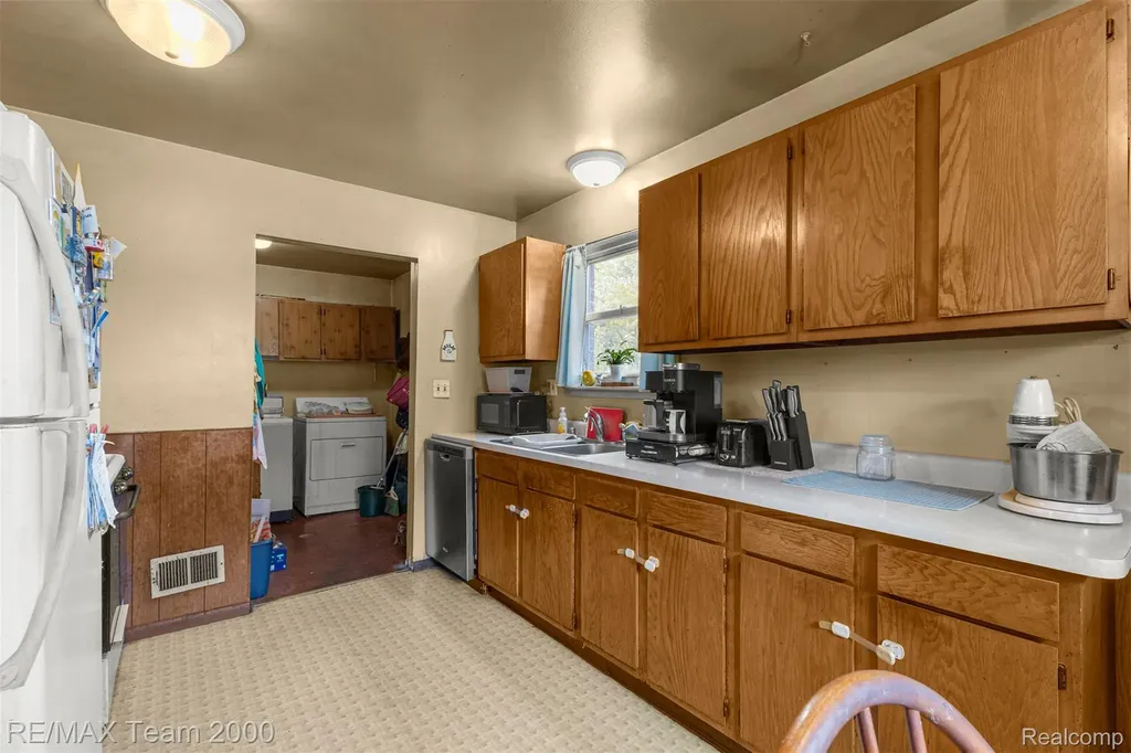 5622 Campbell Street Dearborn Heights City MI 48125