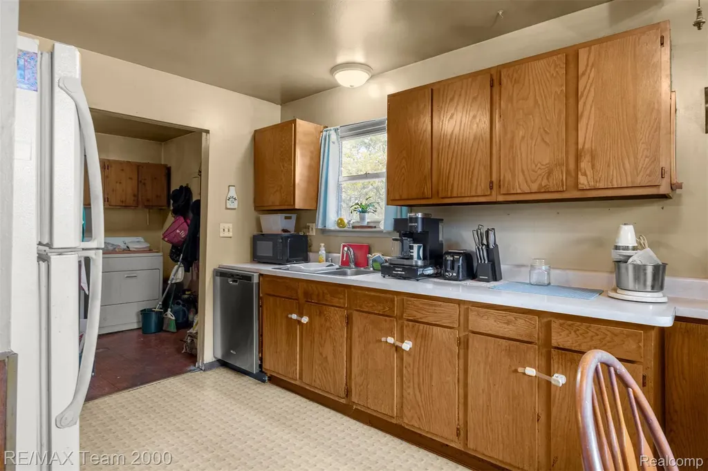 5622 Campbell Street Dearborn Heights City MI 48125